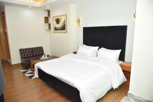 210_standard_room_with_ac