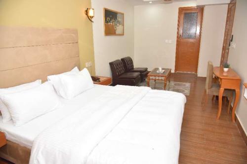 212_standard_room_non_ac1